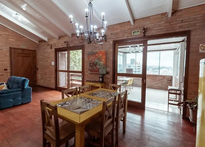 Otima Casa Ampla Em Localizacao Privilegiada!